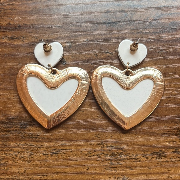 Bride heart shaped rhinestone sparkly earrings with a touch of gold and pink - Picture 3 of 4